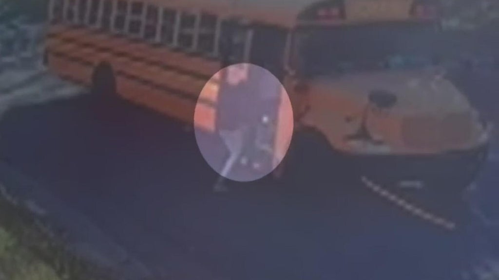 Video shows quick-thinking bystander stop runaway St. Paul school bus — WCCO / CBS Minnesota, Brooklyn Park Health news