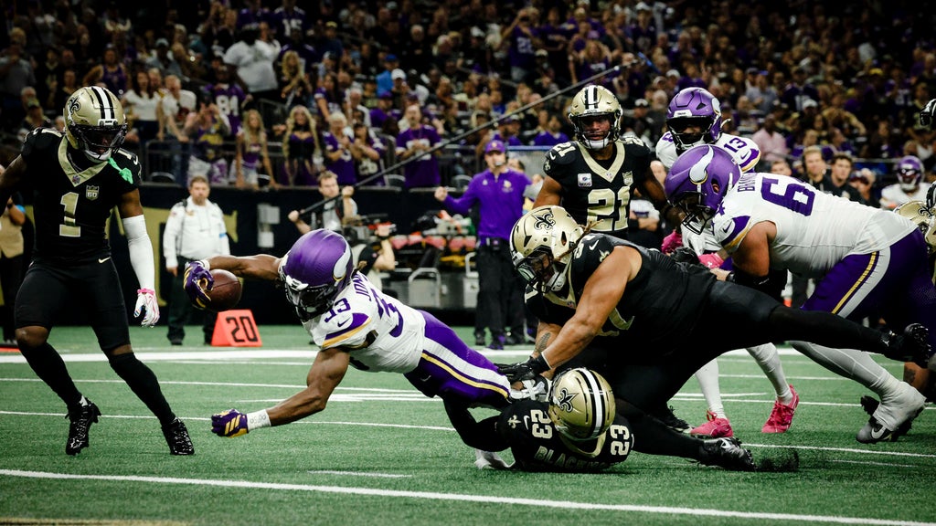 Jefferson, Jones, Murray all produce to help the unbeaten Vikings top Saints 23-13 โ WCCO / CBS Minnesota, Brooklyn Park Sports news