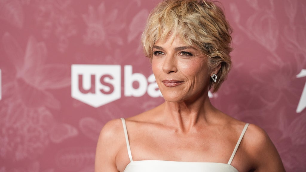 Actress Selma Blair arraigned following arrest for incident related to flight from LAX to JFK — WCCO / CBS Minnesota, Brooklyn Park Health news