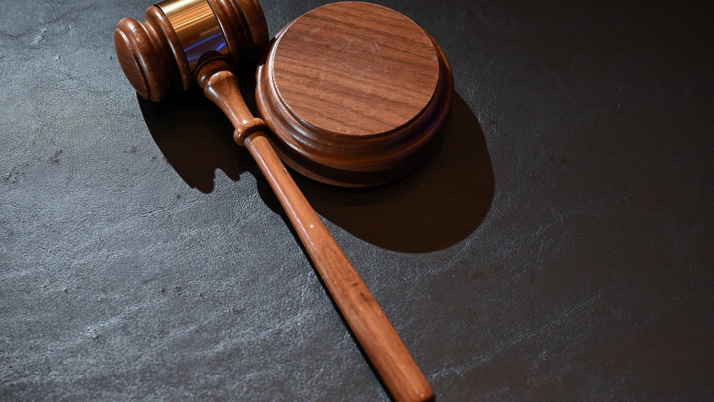 Man tried to pull woman out of her St. Paul apartment window, charges say — WCCO / CBS Minnesota, Brooklyn Park Health news