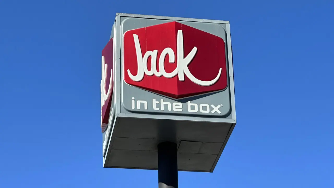 Scalding hot coffee thrown into fast-food manager’s face by angry customer, DA says — Brooklyn Park Dining news